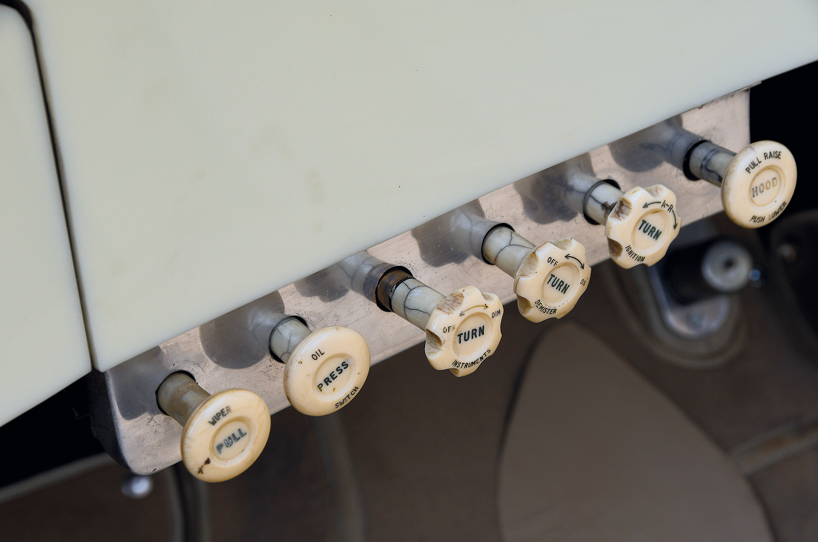 Classic & Sports Car – Whispering giant: Daimler’s Green Goddess