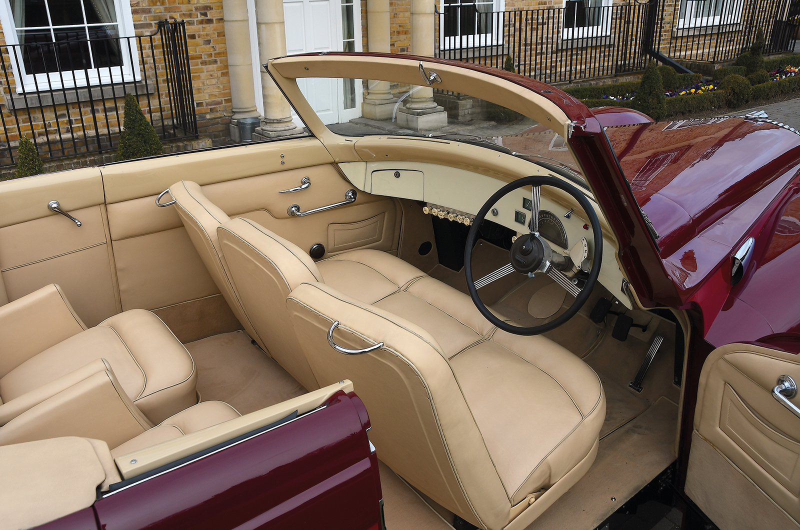 Classic & Sports Car – Whispering giant: Daimler’s Green Goddess