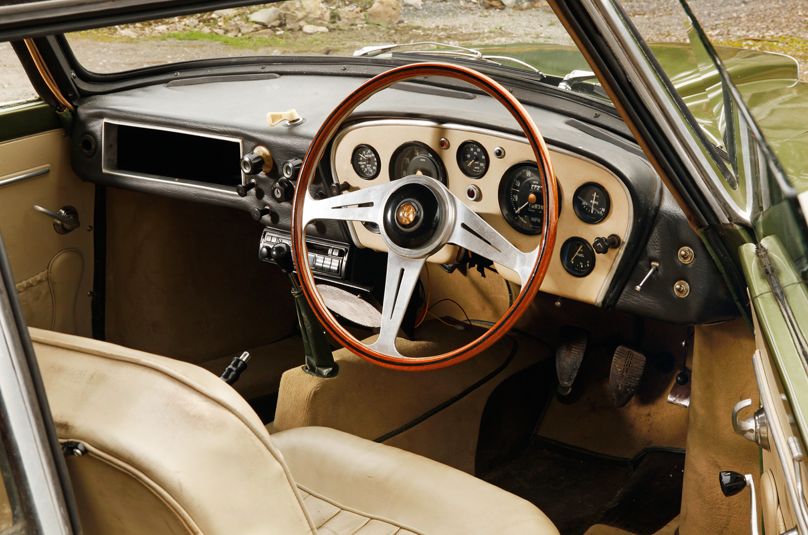 Classic & Sports Car – Six of the best: AC Greyhound vs Bristol 406 Zagato