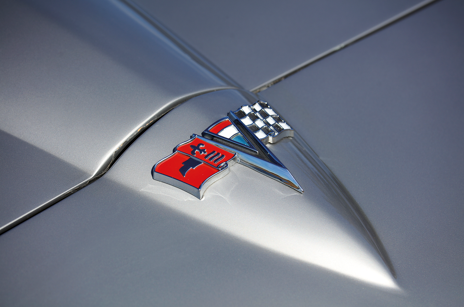 Classic & Sports Car – Transatlantic tussle: Chevrolet Corvette vs Jaguar E-type