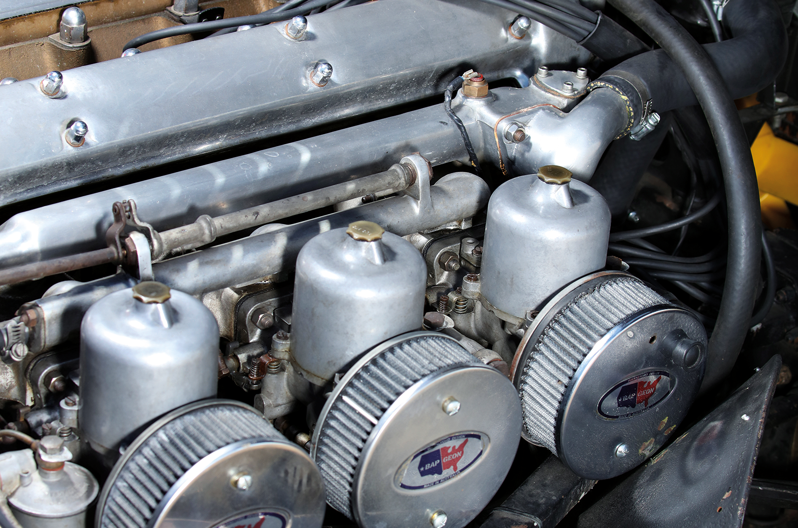 Classic & Sports Car – Transatlantic tussle: Chevrolet Corvette vs Jaguar E-type