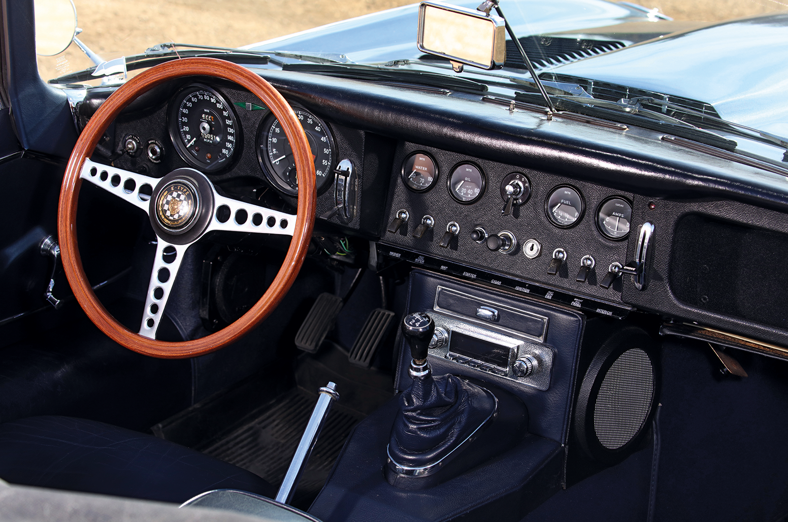 Classic & Sports Car – Transatlantic tussle: Chevrolet Corvette vs Jaguar E-type