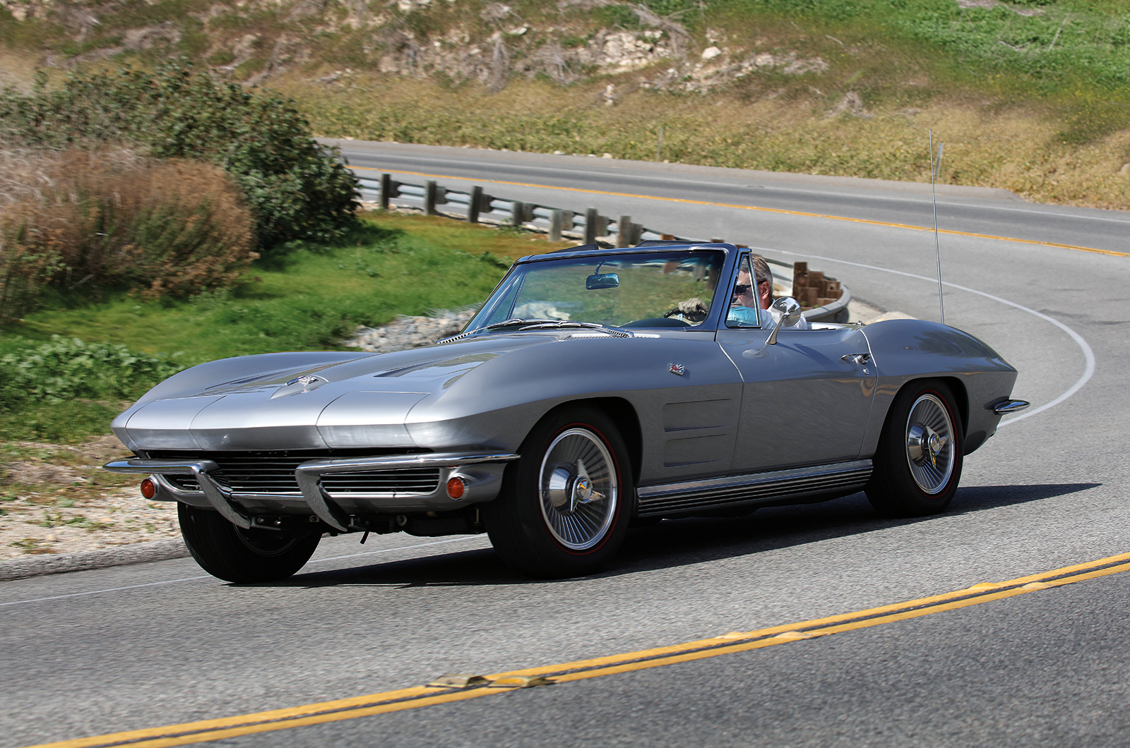 Classic & Sports Car – Transatlantic tussle: Chevrolet Corvette vs Jaguar E-type