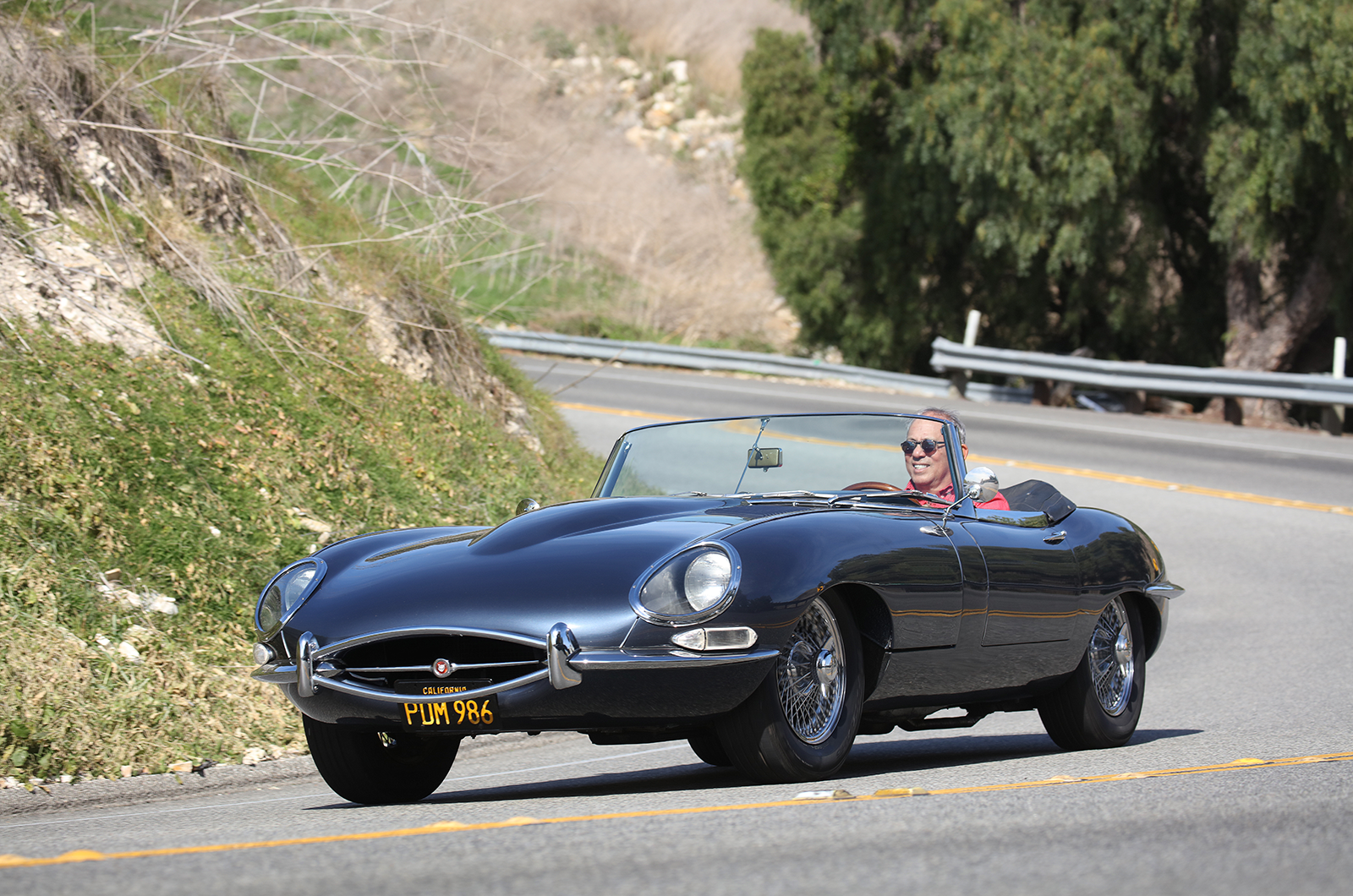 Classic & Sports Car – Transatlantic tussle: Chevrolet Corvette vs Jaguar E-type