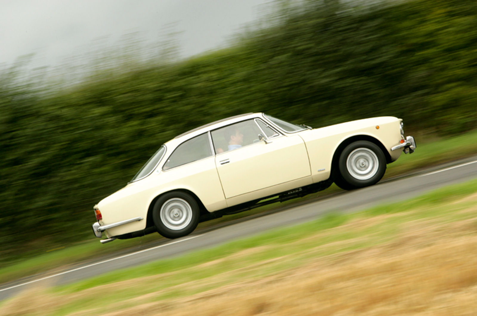 Classic & Sports Car – Making memories in an Alfa Romeo GTV