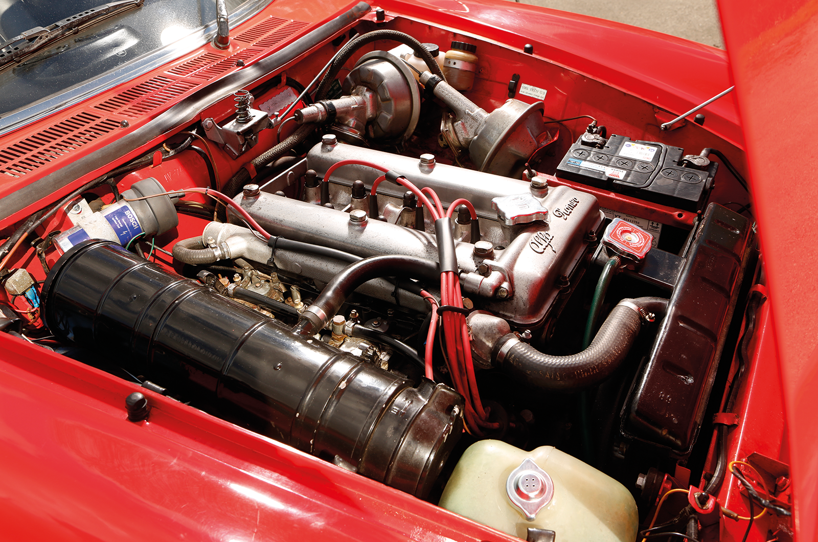 Classic & Sports Car – Drop-top darlings: Fiat 124 vs Alfa Romeo Spider