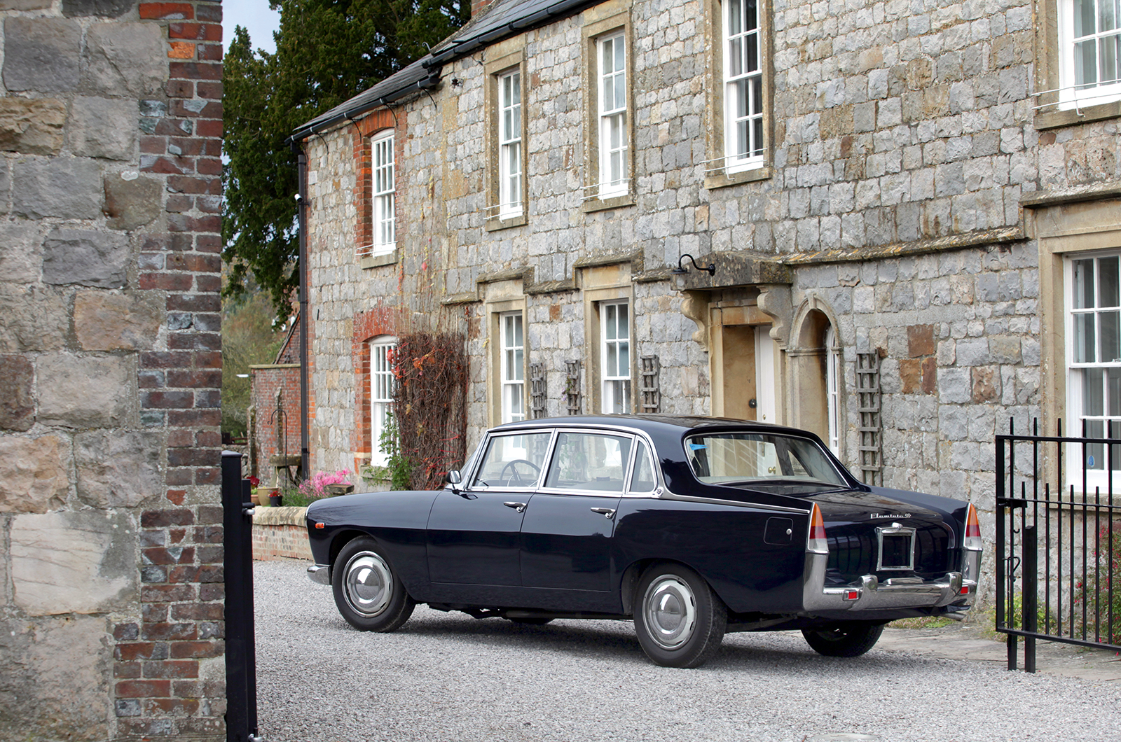 Classic & Sports Car – Engineered for excellence: Lancia Flaminia vs Mercedes-Benz 300SE