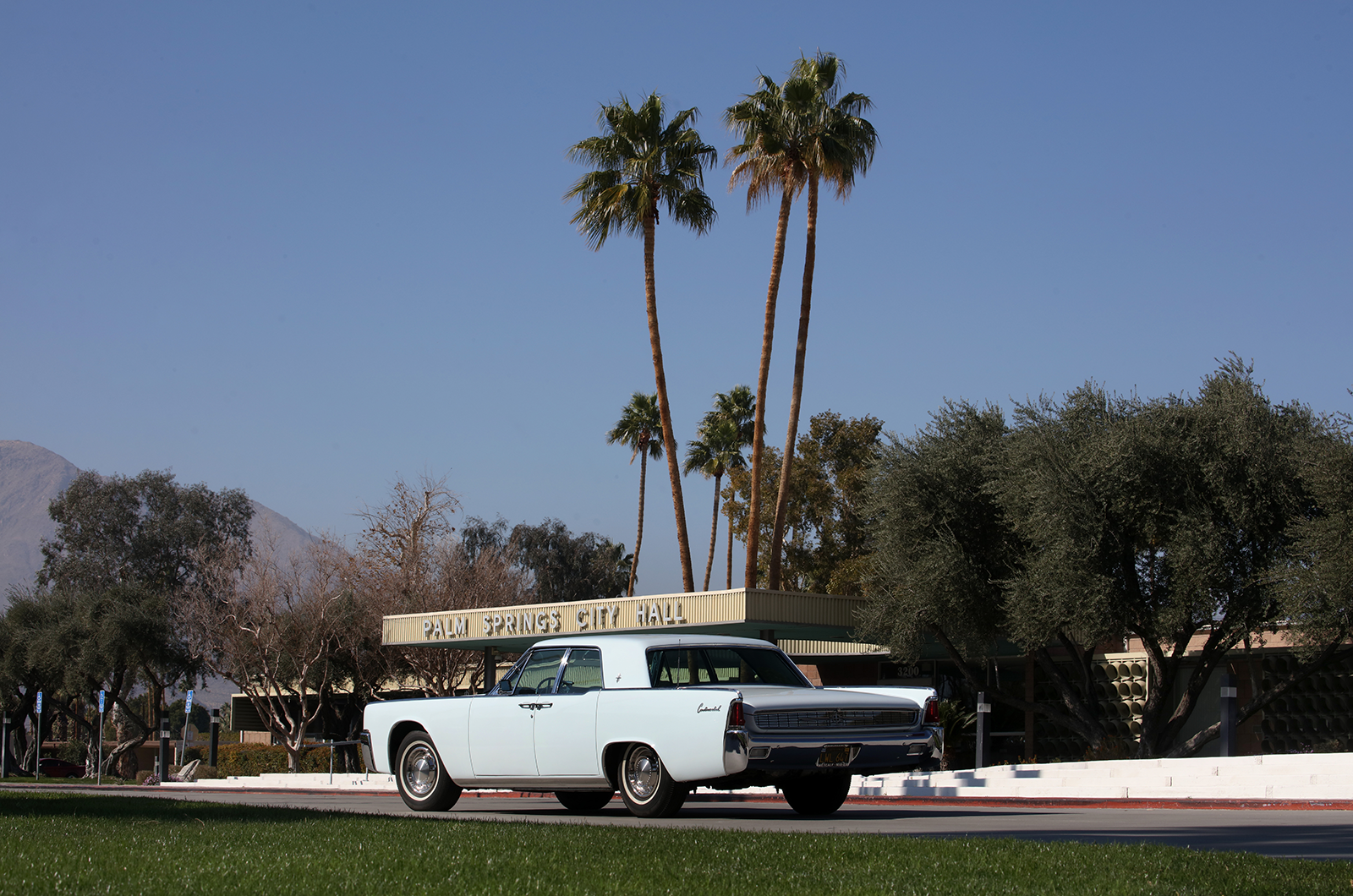 Classic & Sports Car – Continental shift: driving the Lincoln Continental