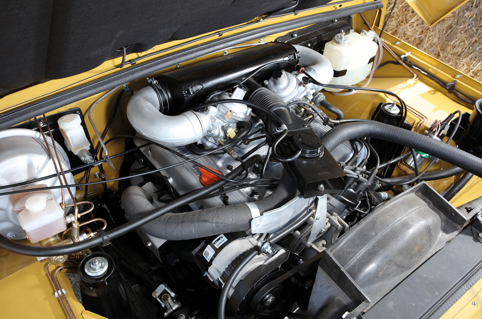 Classic & Sports Car – Estates of mind: Triumph PI Estate vs Range Rover