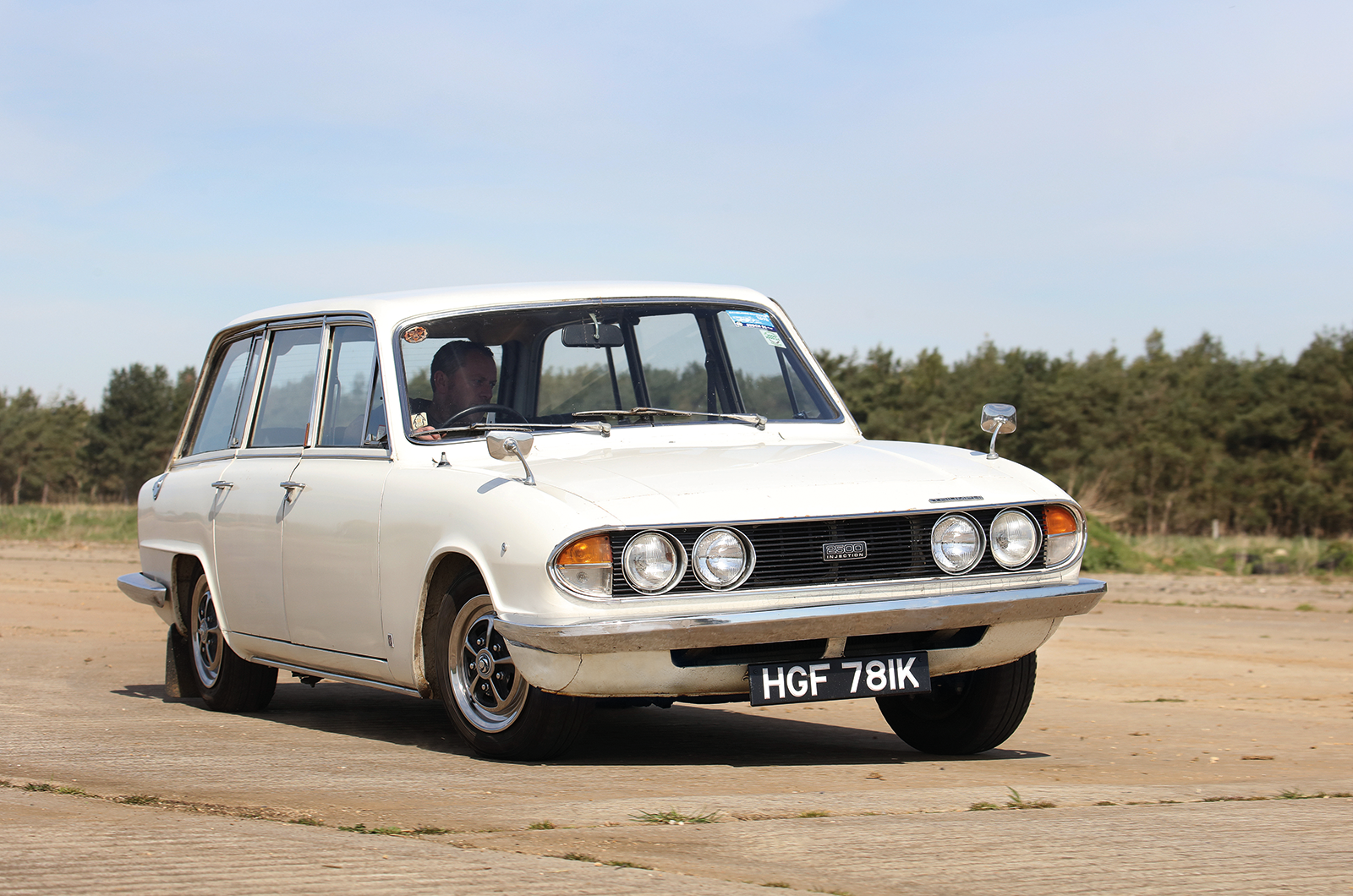 Classic & Sports Car – Estates of mind: Triumph PI Estate vs Range Rover