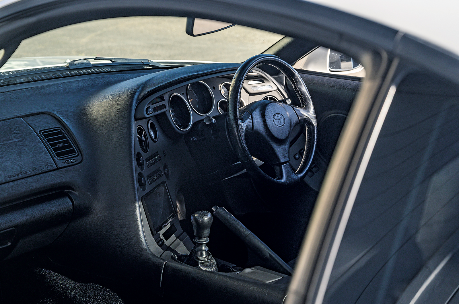 Classic & Sports Car – Street fighters: Mitsubishi 3000GT vs Toyota Supra vs Nissan 300ZX