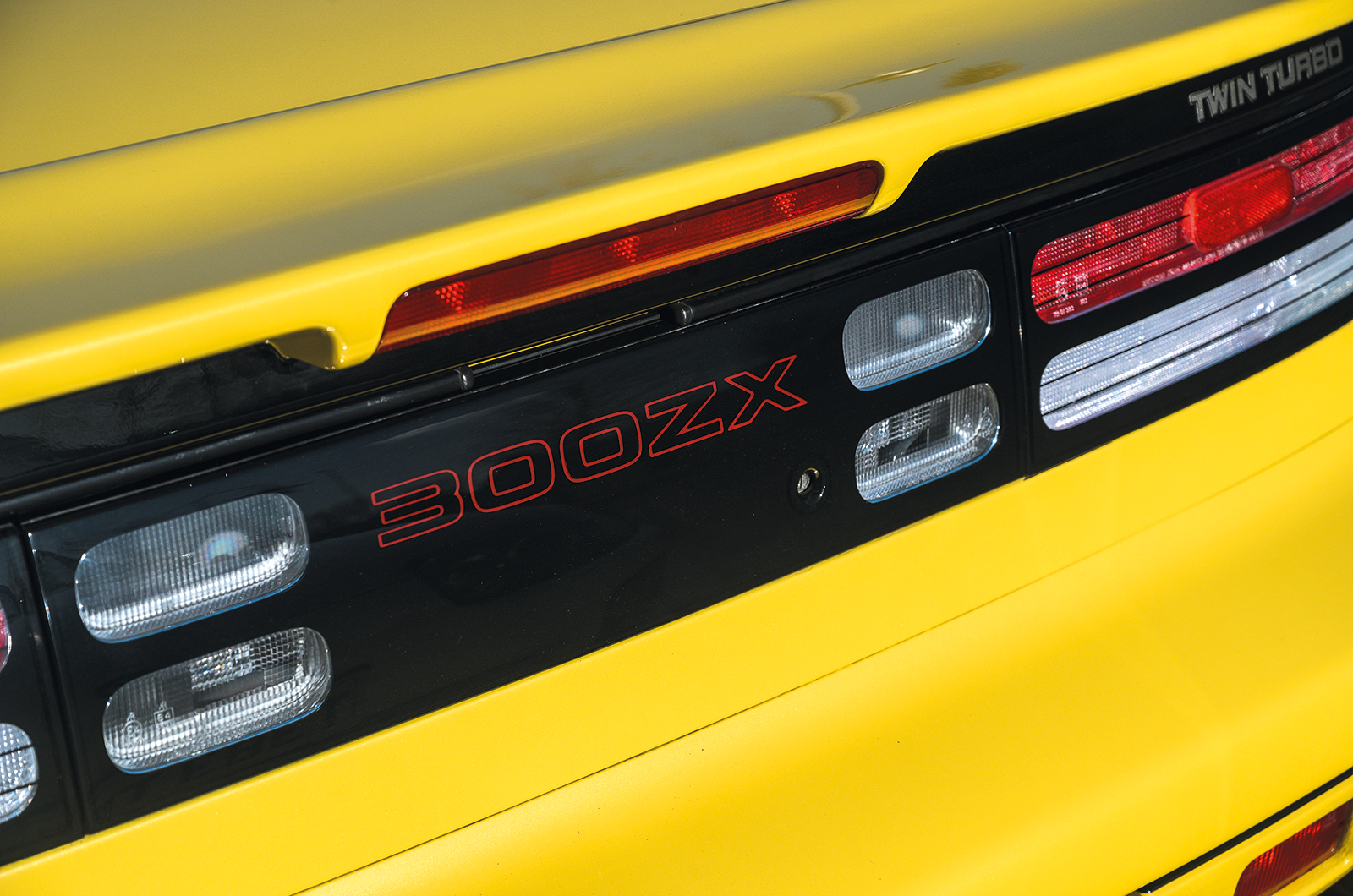 Classic & Sports Car – Street fighters: Mitsubishi 3000GT vs Toyota Supra vs Nissan 300ZX