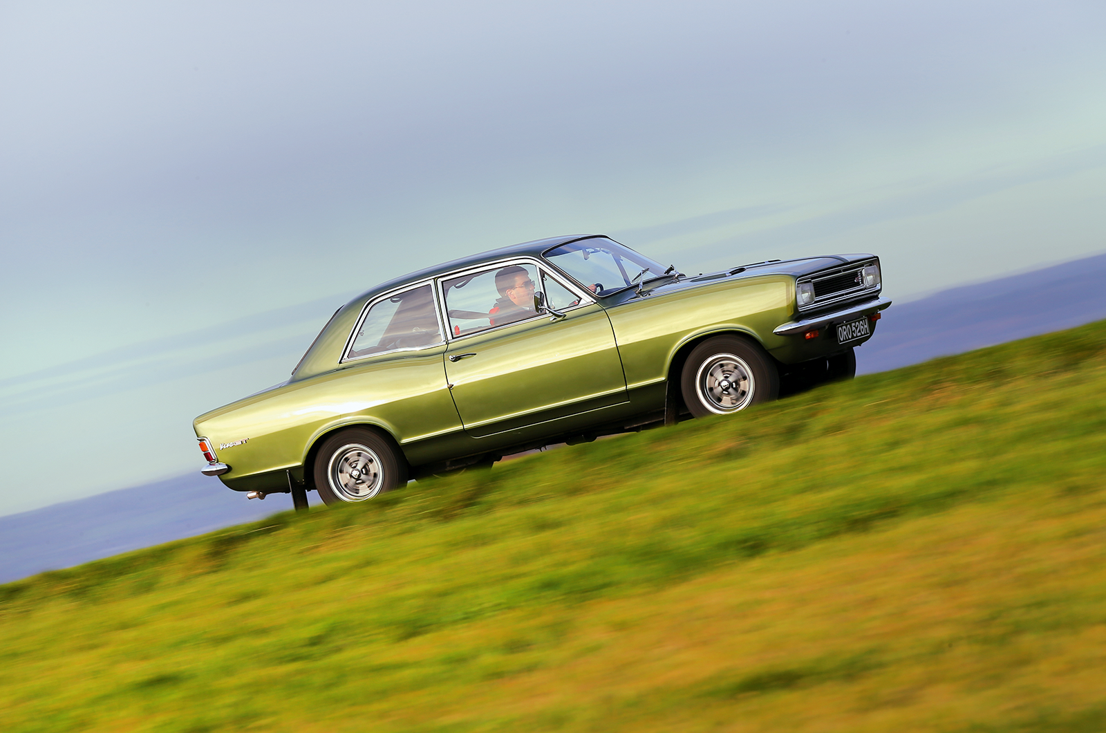 Classic & Sports Car – Budget sporting saloons: Triumph Vitesse vs Vauxhall Viva GT