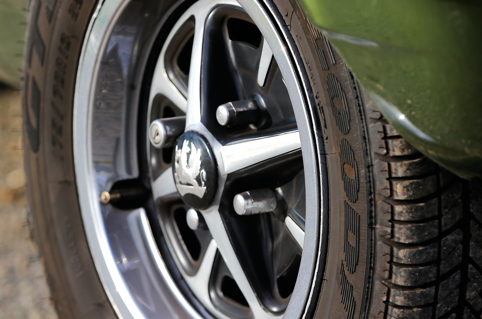 Classic & Sports Car – Budget sporting saloons: Triumph Vitesse vs Vauxhall Viva GT