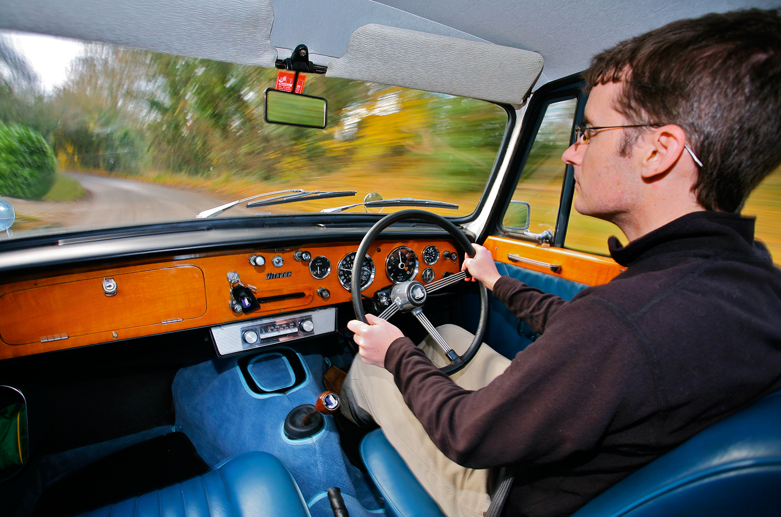 Classic & Sports Car – Budget sporting saloons: Triumph Vitesse vs Vauxhall Viva GT