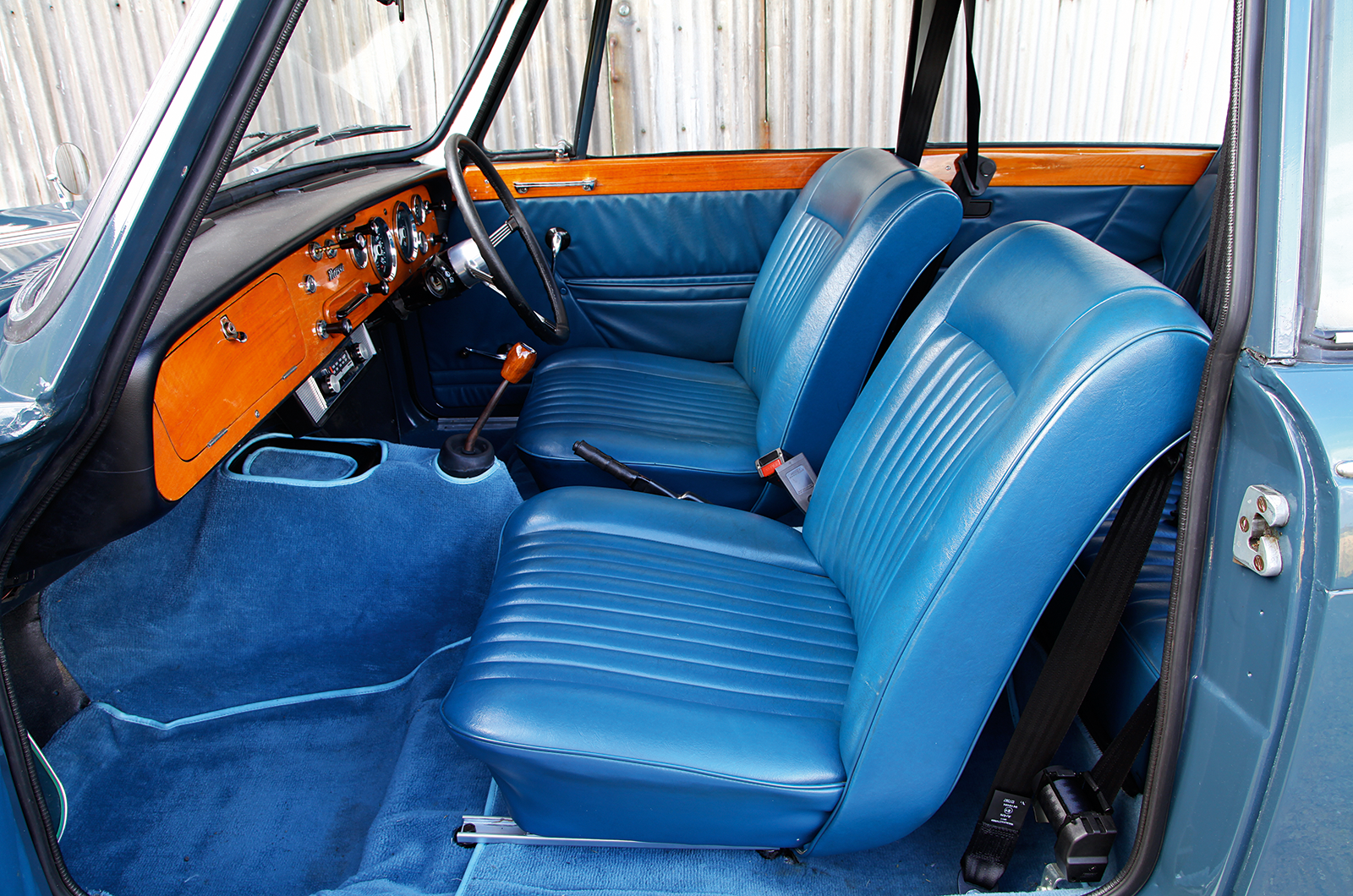 Classic & Sports Car – Budget sporting saloons: Triumph Vitesse vs Vauxhall Viva GT