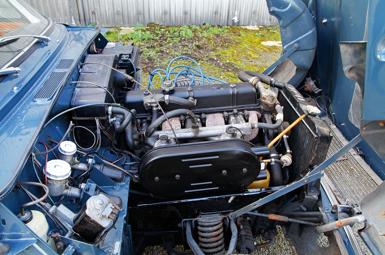 Classic & Sports Car – Budget sporting saloons: Triumph Vitesse vs Vauxhall Viva GT