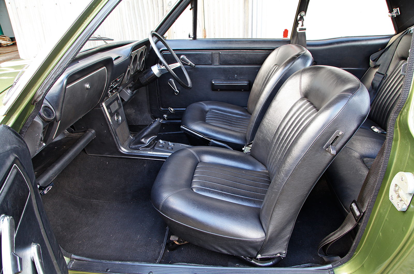 Classic & Sports Car – Budget sporting saloons: Triumph Vitesse vs Vauxhall Viva GT