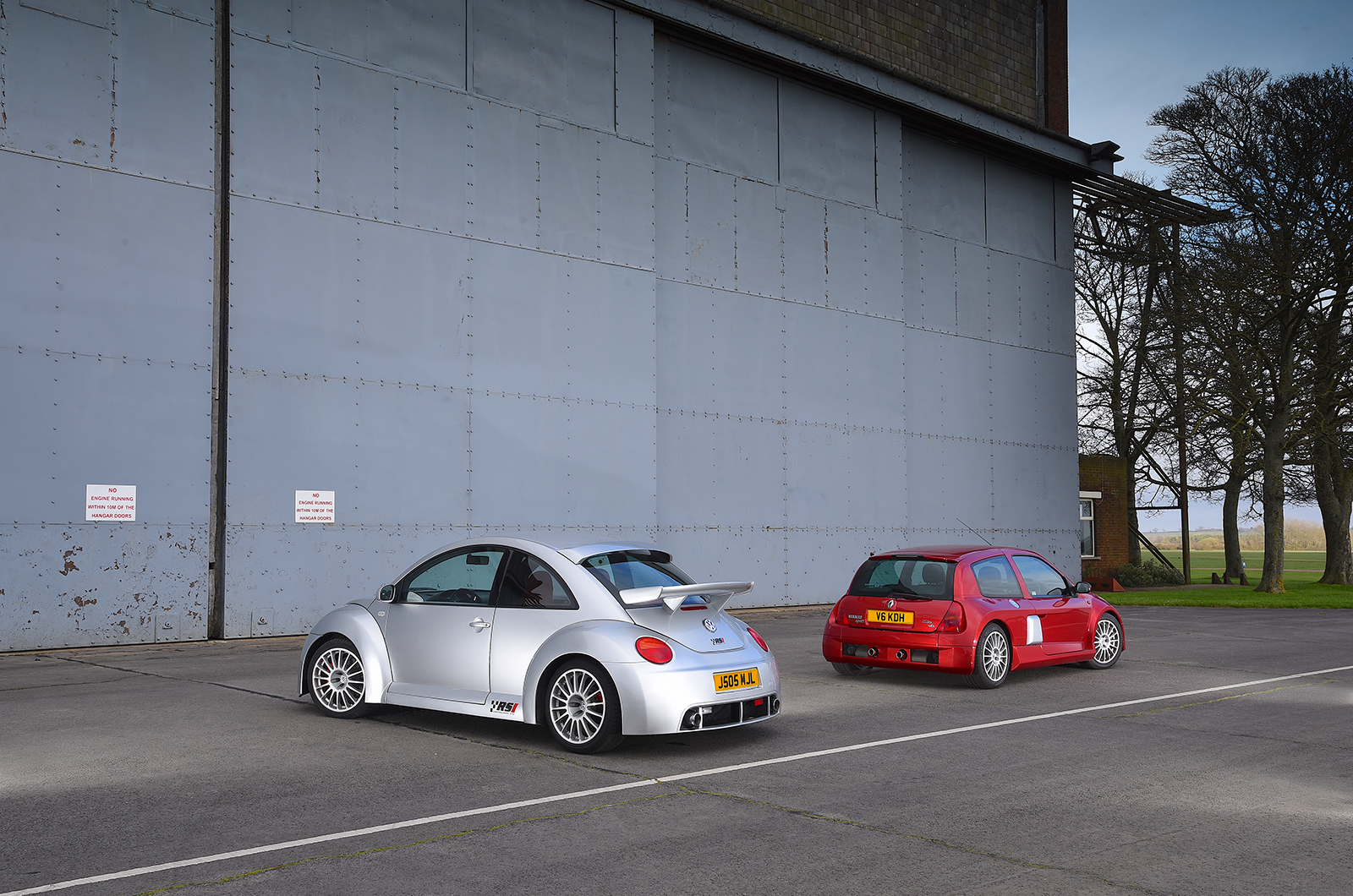 Classic & Sports Car – Unhinged hatches: Volkswagen Beetle RSI vs Renault Clio V6