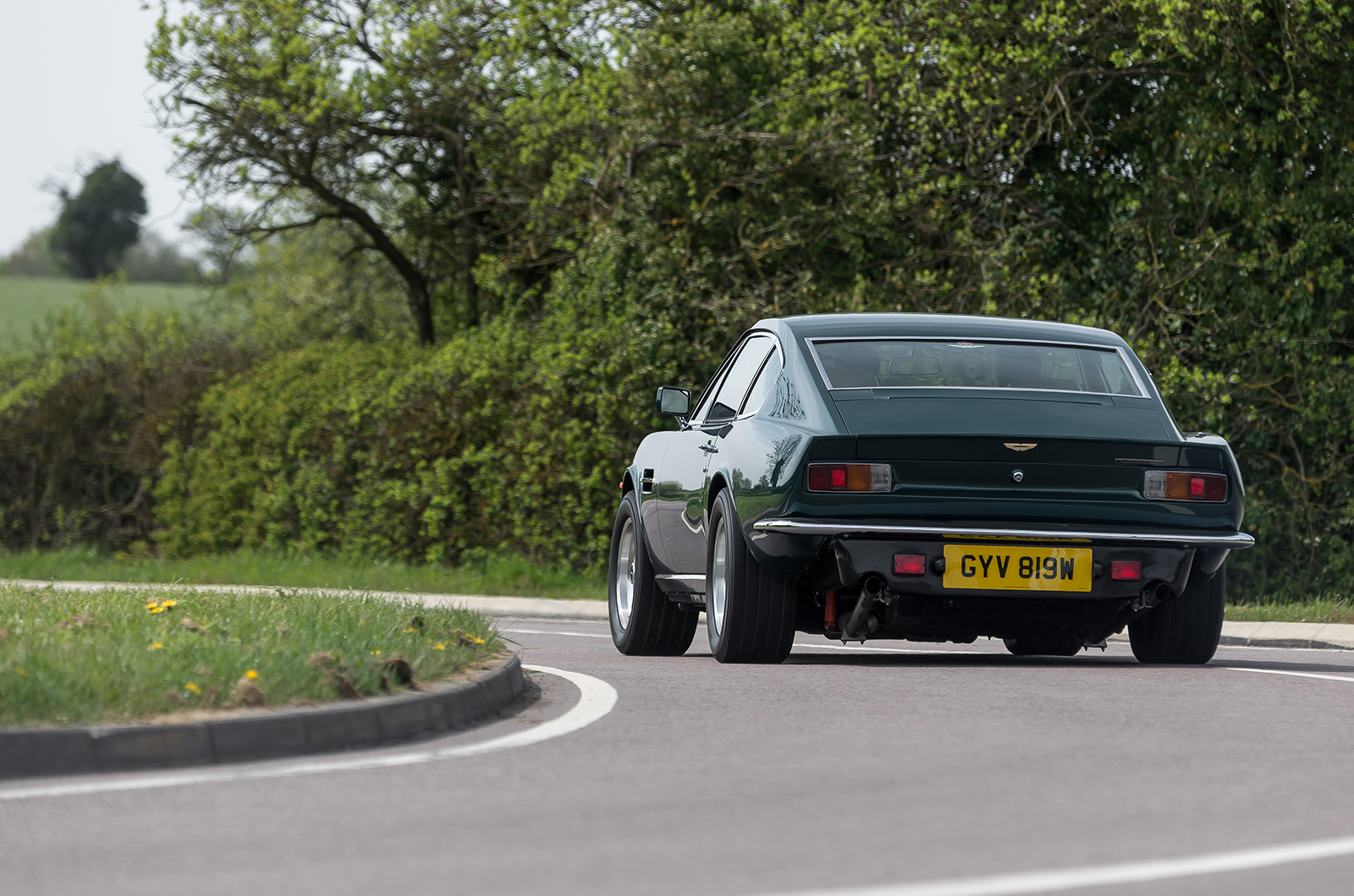 Classic & Sports Car – Advantage Aston Martin: driving the V8 Vantage