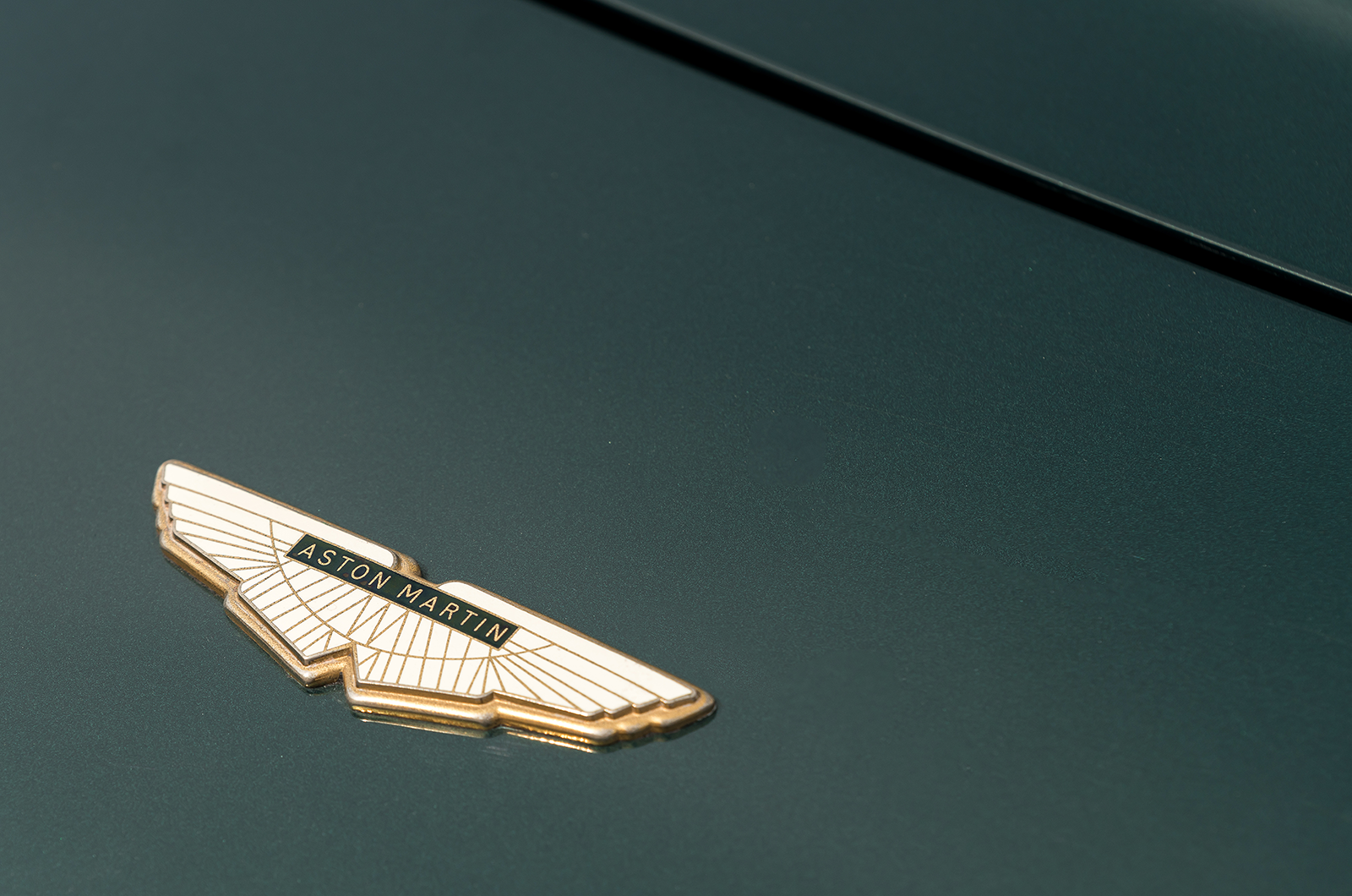 Classic & Sports Car – Advantage Aston Martin: driving the V8 Vantage