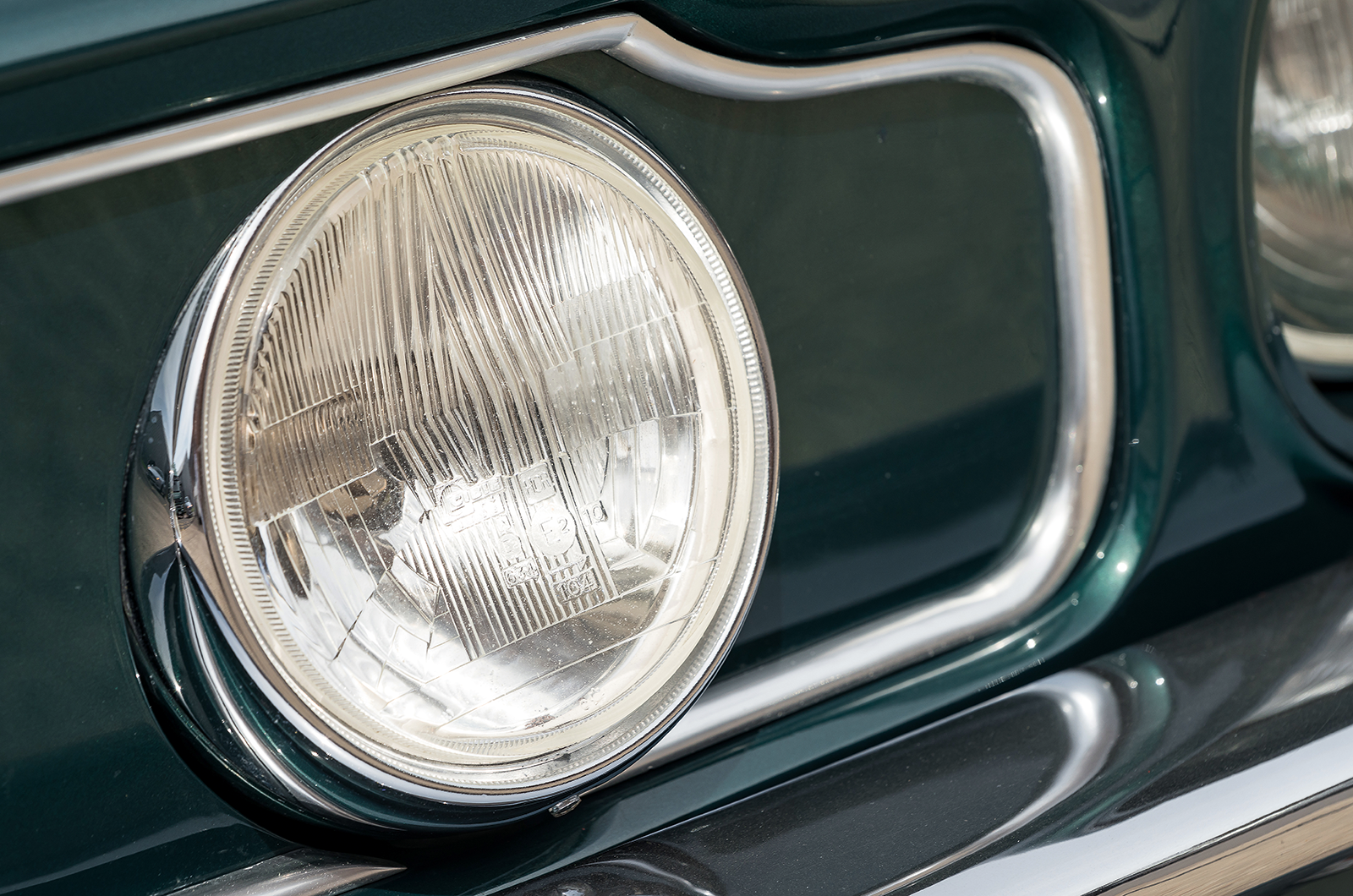 Classic & Sports Car – Advantage Aston Martin: driving the V8 Vantage