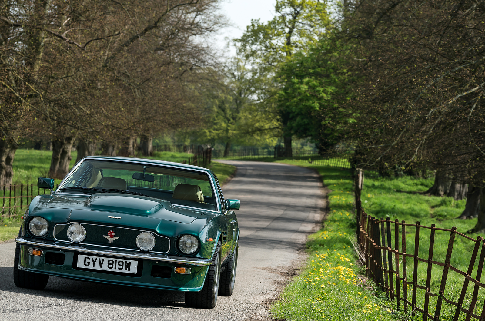 Classic & Sports Car – Advantage Aston Martin: driving the V8 Vantage