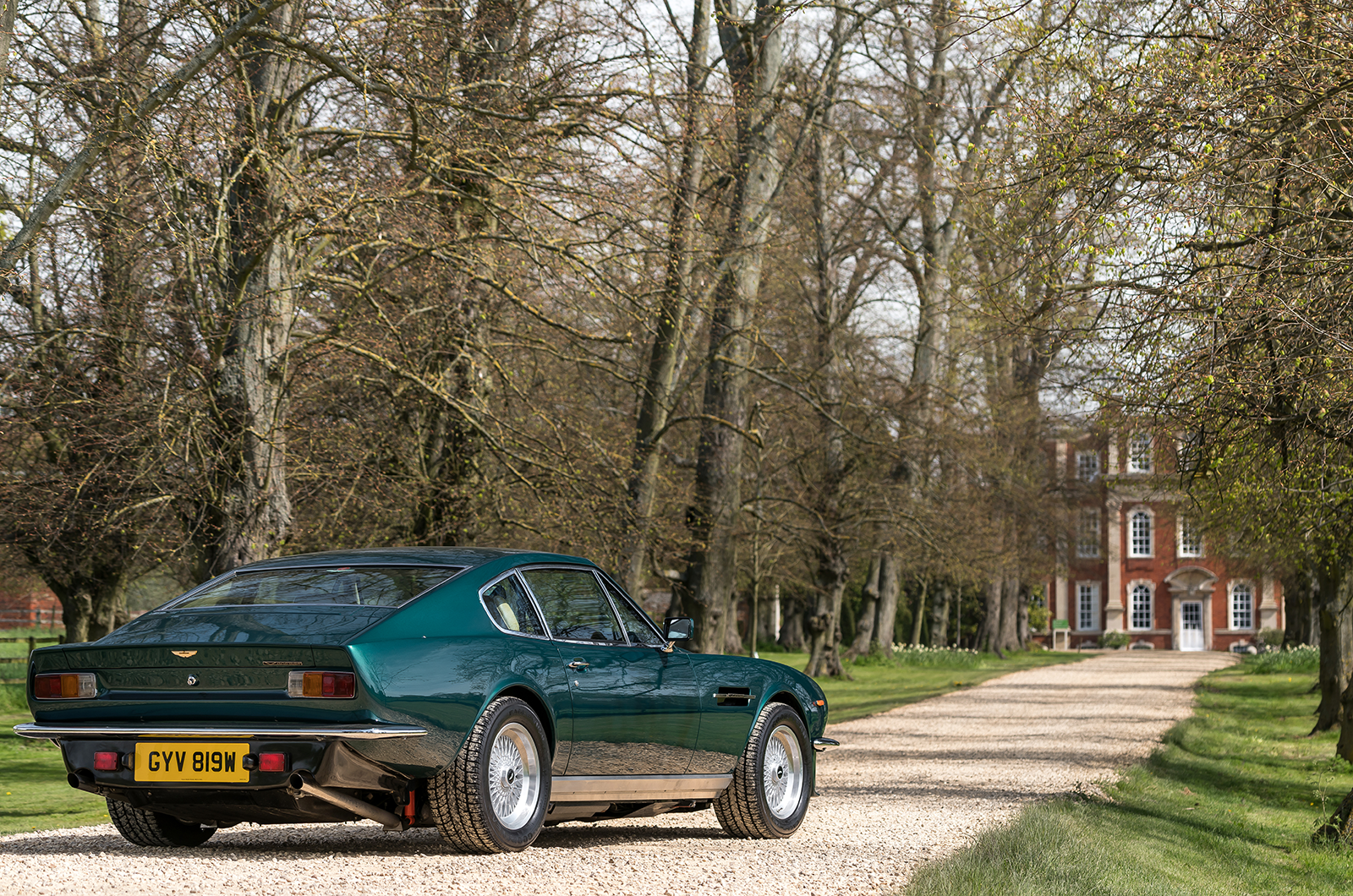 Classic & Sports Car – Advantage Aston Martin: driving the V8 Vantage
