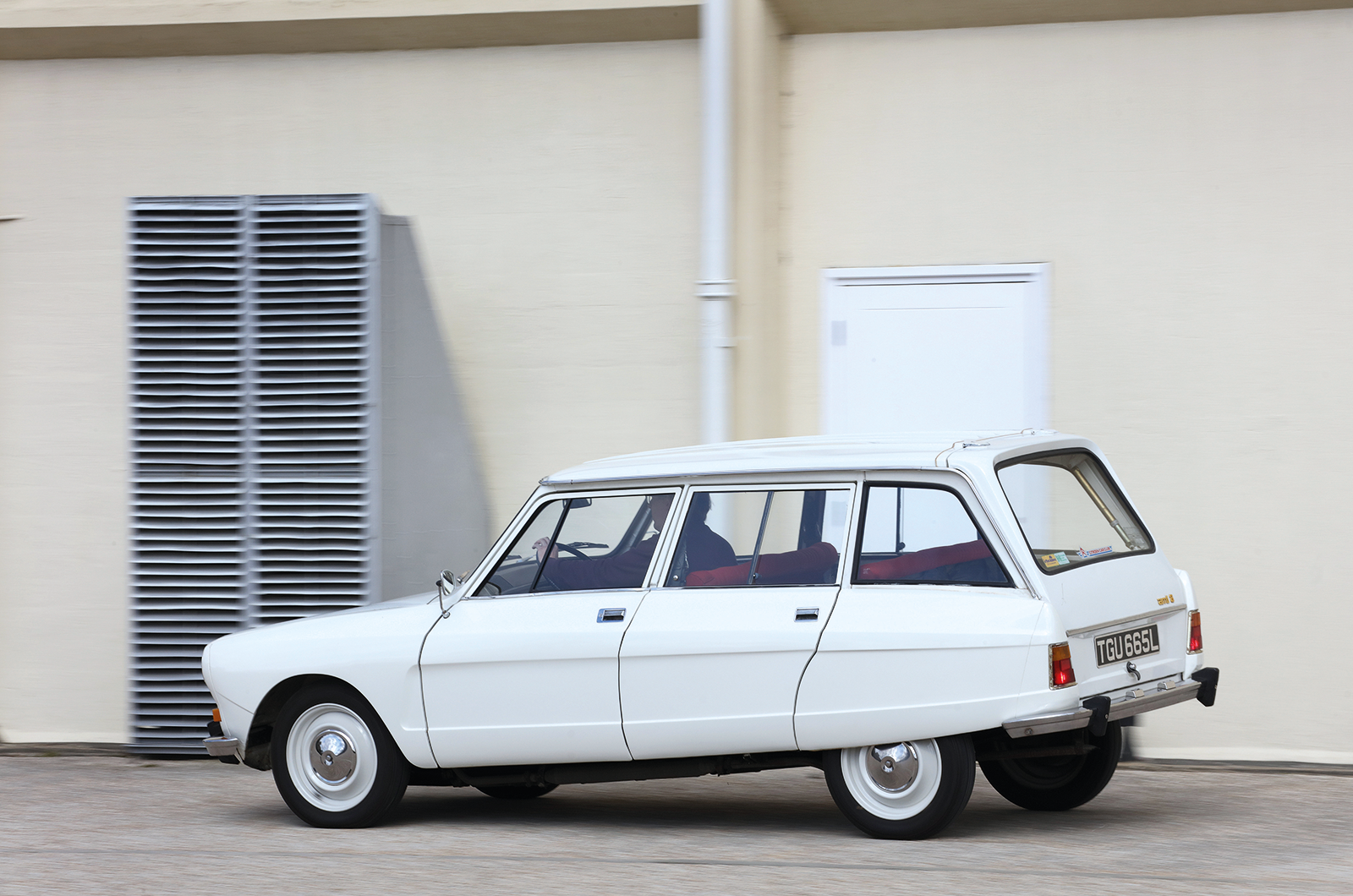 Classic & Sports Car – Love is in the air: Honda N360, Citroën Ami 8 and Volkswagen Beetle