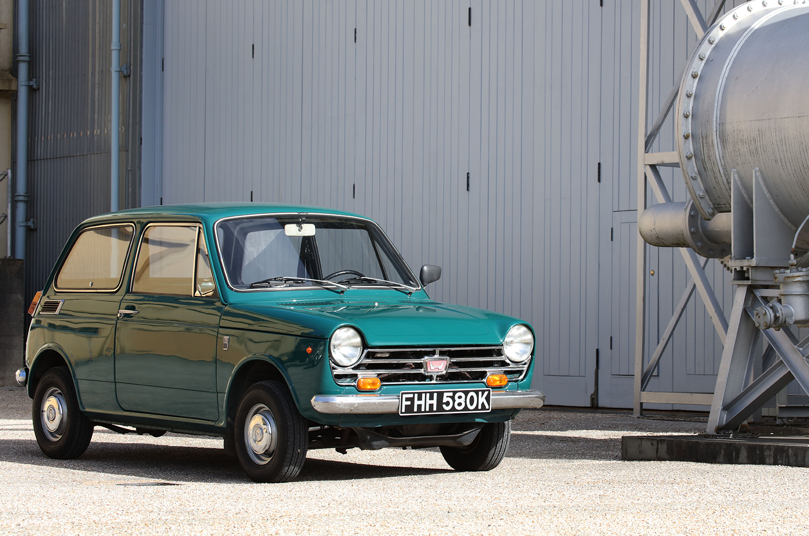 Classic & Sports Car – Love is in the air: Honda N360, Citroën Ami 8 and Volkswagen Beetle