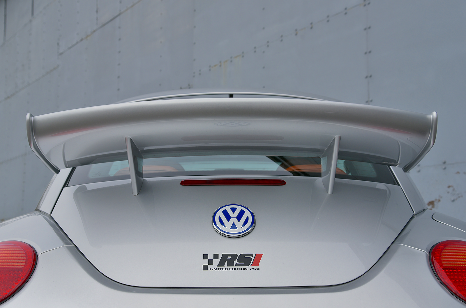 Classic & Sports Car – Unhinged hatches: Volkswagen Beetle RSI vs Renault Clio V6