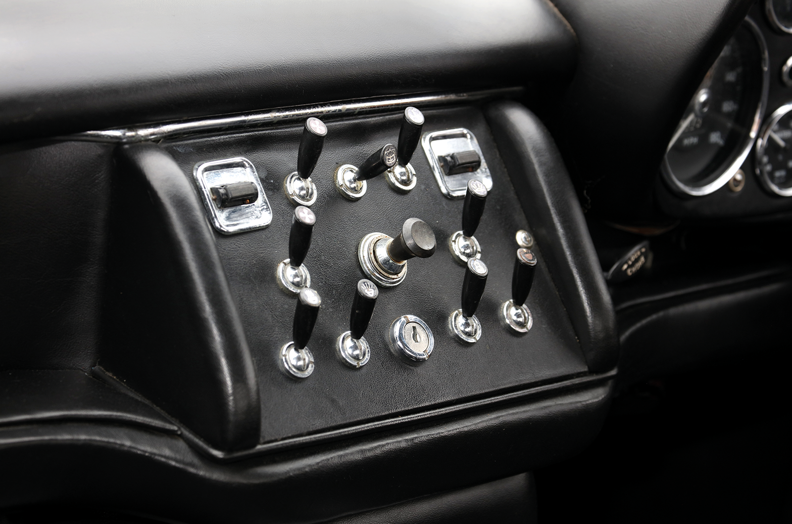 Classic & Sports Car – AC 428: a Cobra for the jet set