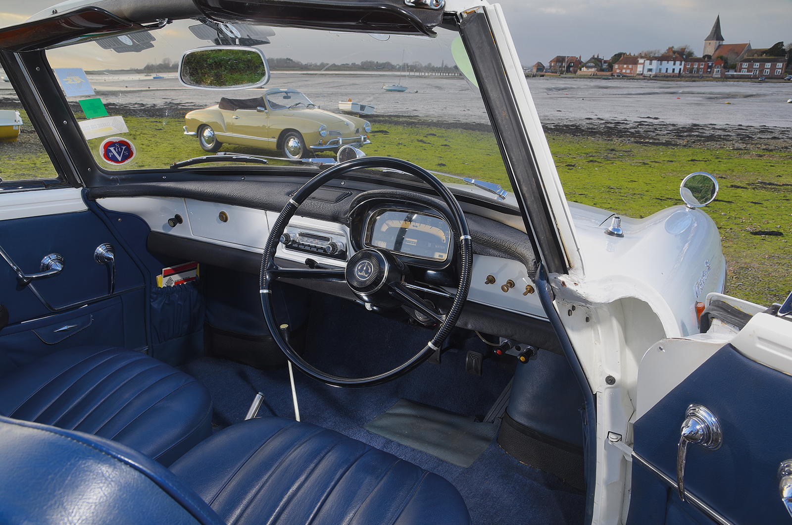 Classic & Sports Car – Chic to chic: Volkswagen Karmann Ghia vs Renault Floride