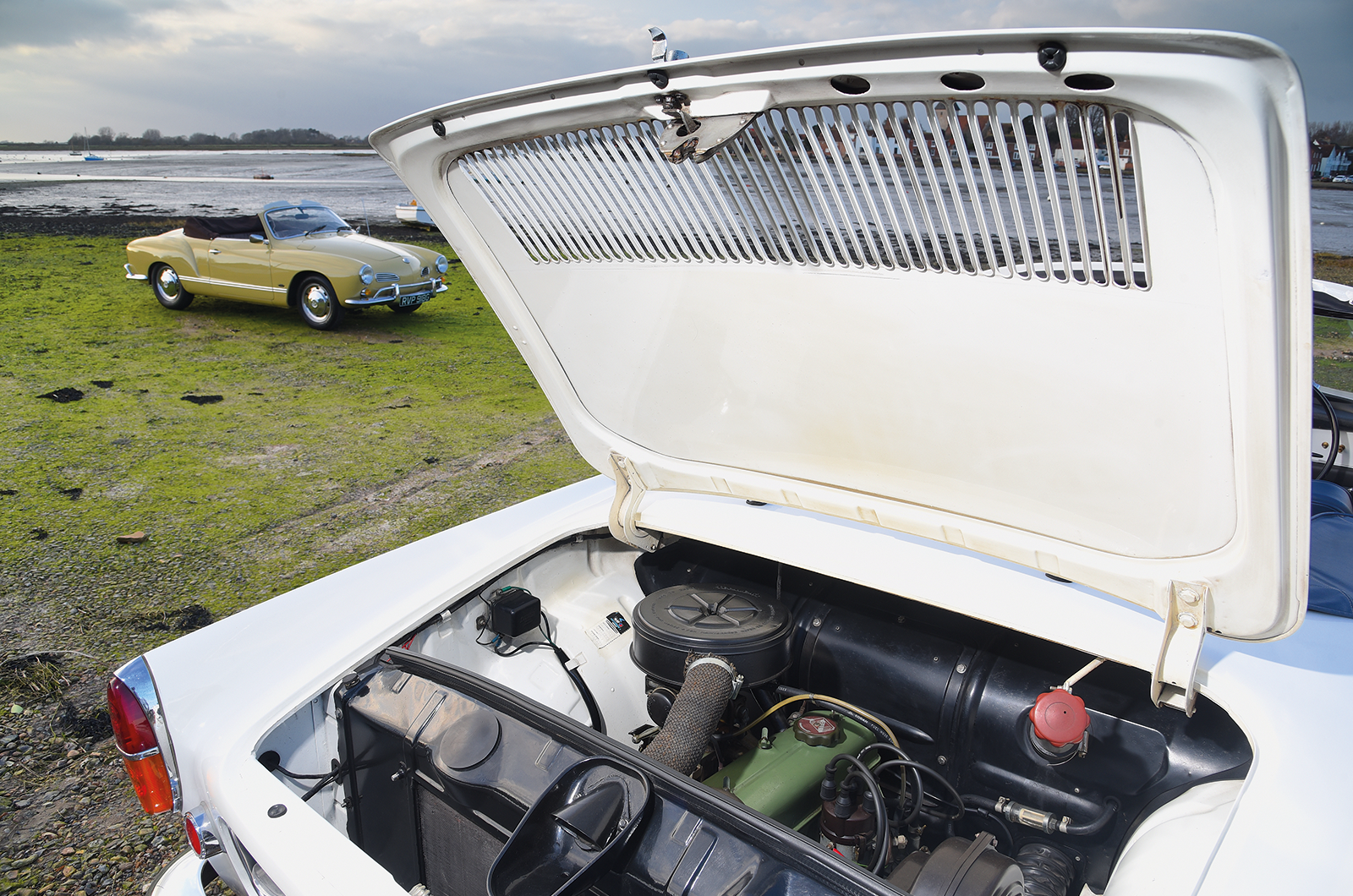 Classic & Sports Car – Chic to chic: Volkswagen Karmann Ghia vs Renault Floride