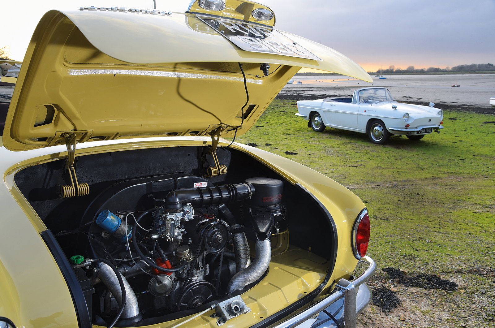 Classic & Sports Car – Chic to chic: Volkswagen Karmann Ghia vs Renault Floride