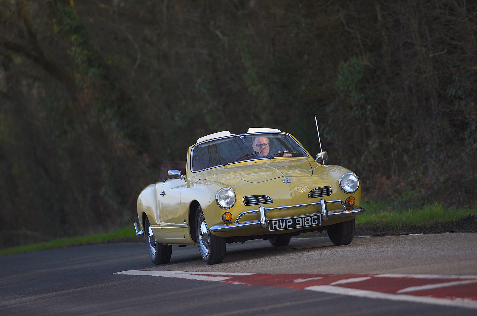 Classic & Sports Car – Chic to chic: Volkswagen Karmann Ghia vs Renault Floride
