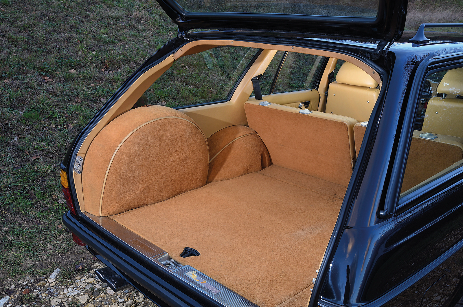 Classic & Sports Car – Is this the ultimate Mercedes-Benz 123-series estate?