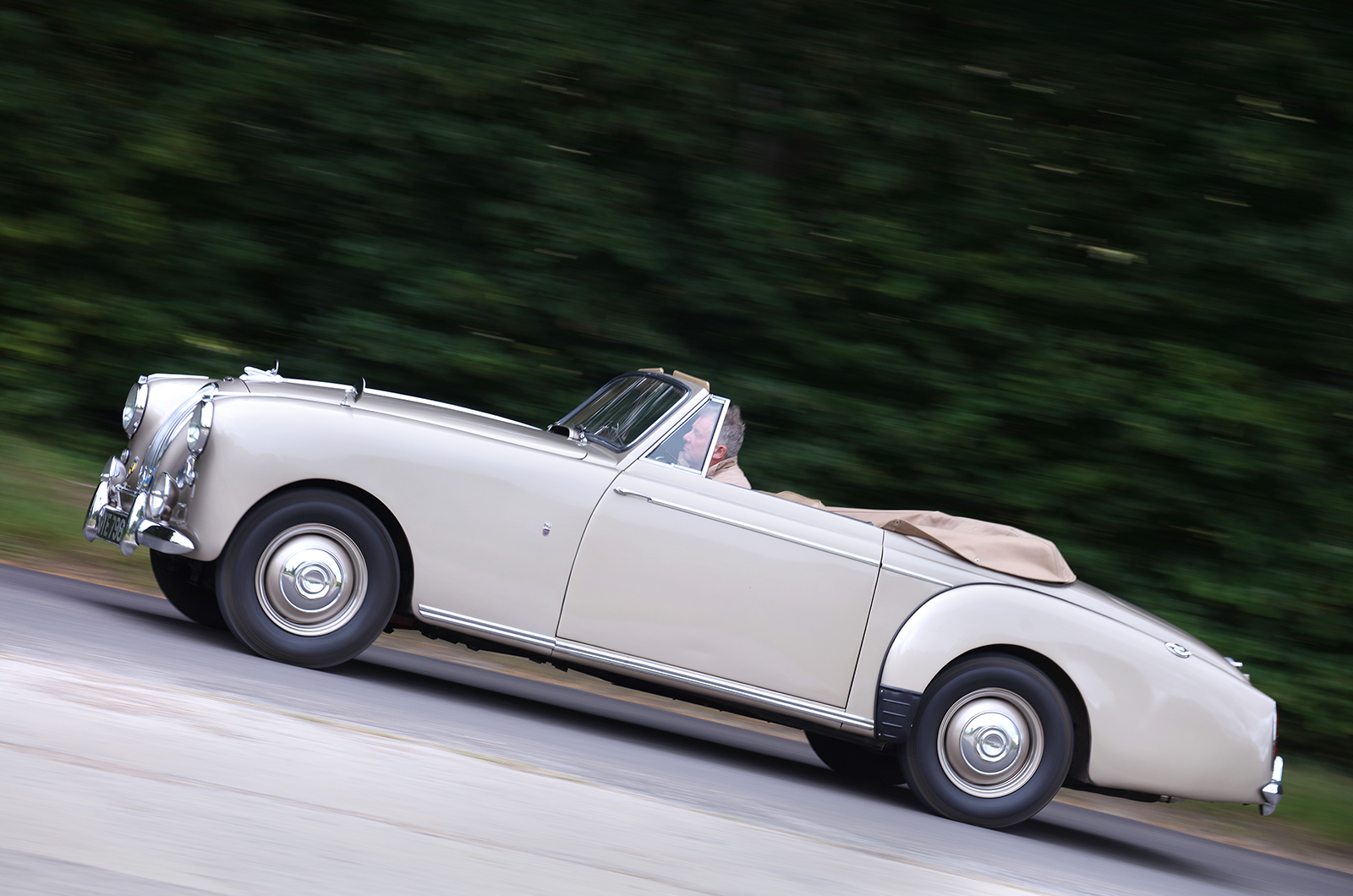 Classic & Sports Car – From the past with presence: Bristol 405 vs Lagonda 3 Litre