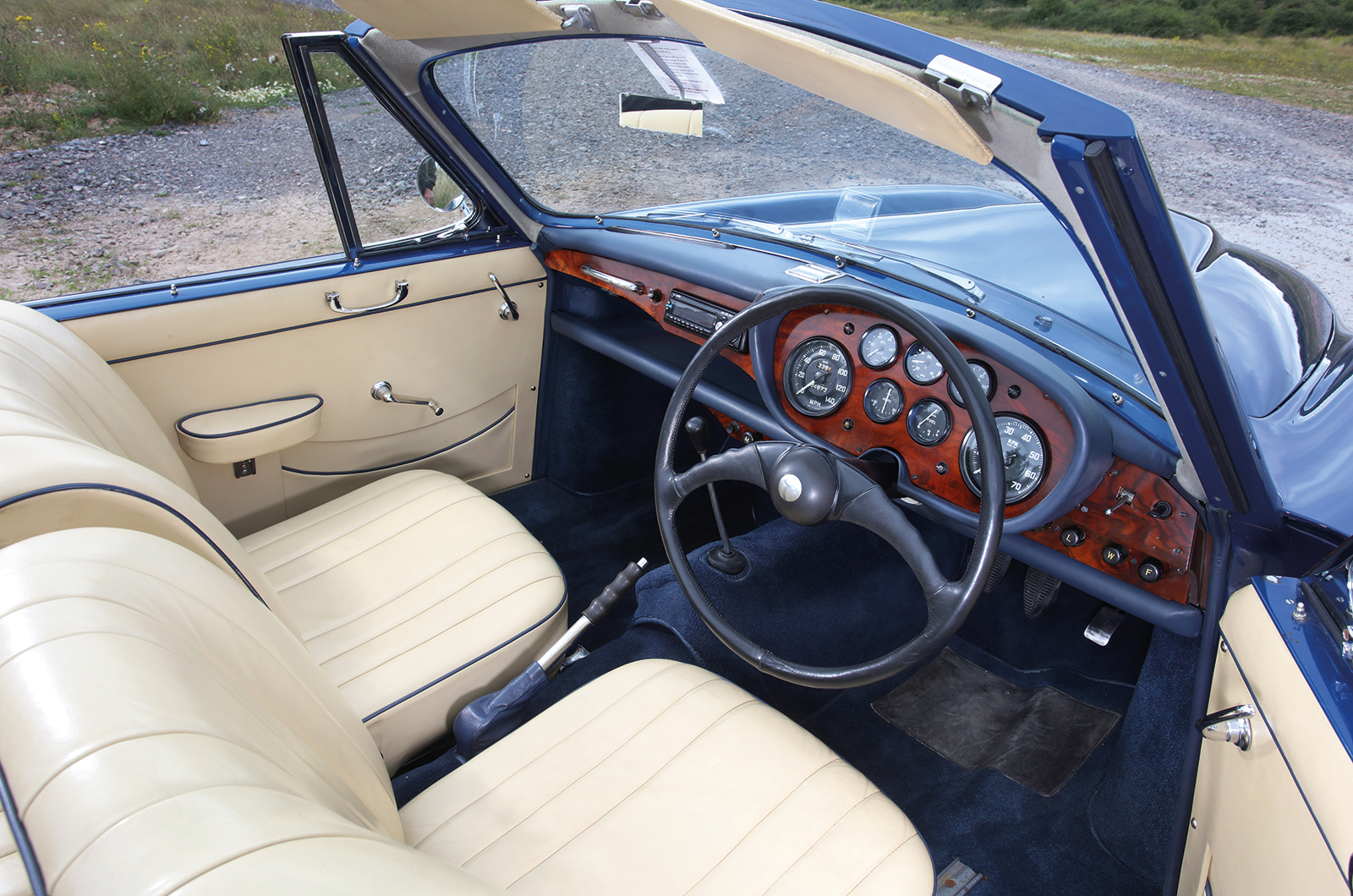 Classic & Sports Car – From the past with presence: Bristol 405 vs Lagonda 3 Litre