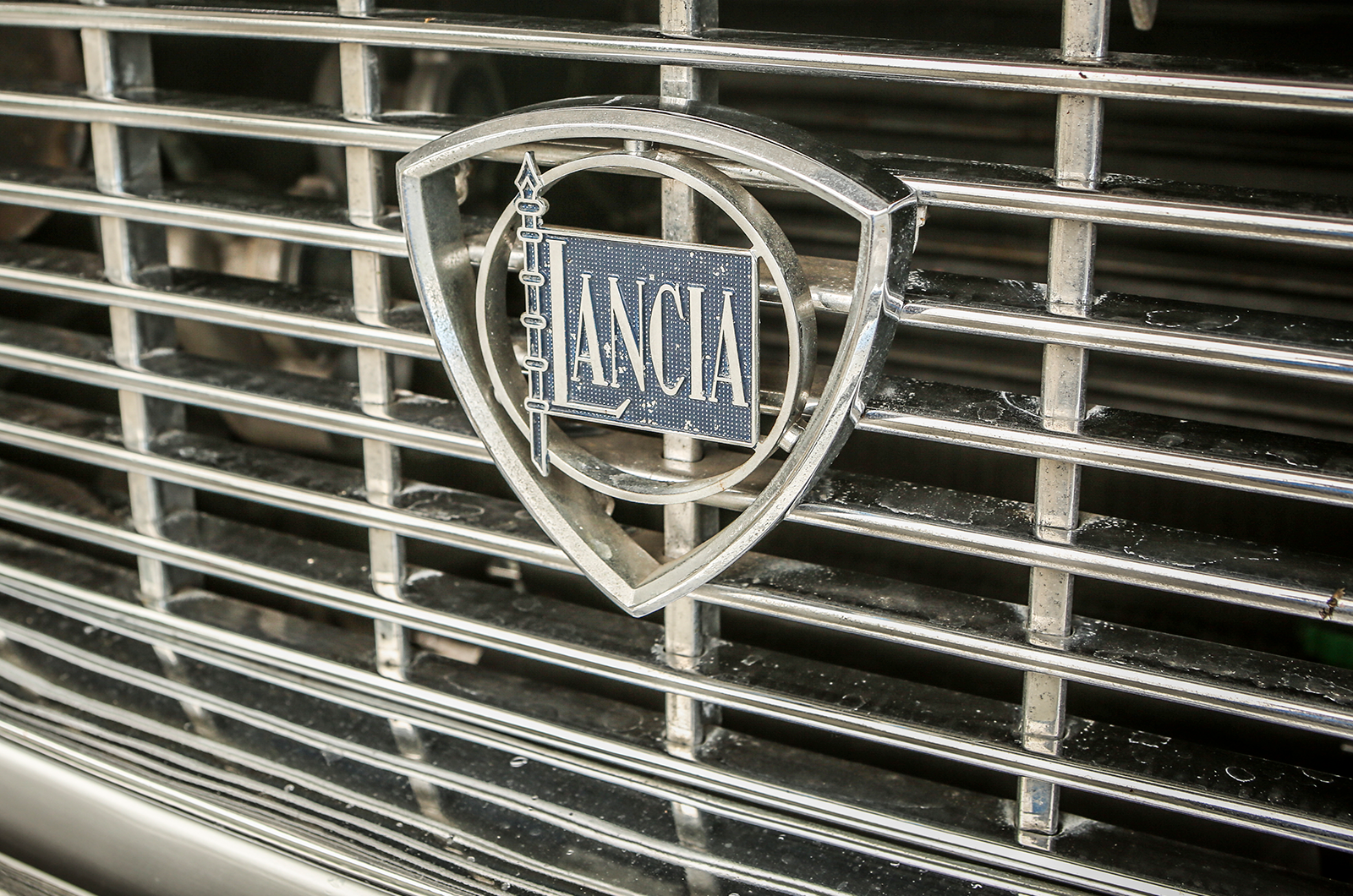 Classic & Sports Car – The art of Touring: Lancia Flaminia vs Alfa Romeo Spider