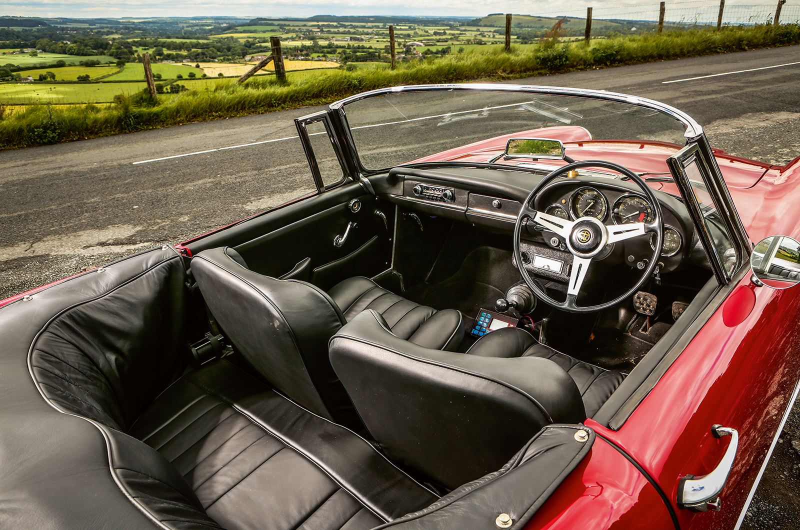 Classic & Sports Car – The art of Touring: Lancia Flaminia vs Alfa Romeo Spider