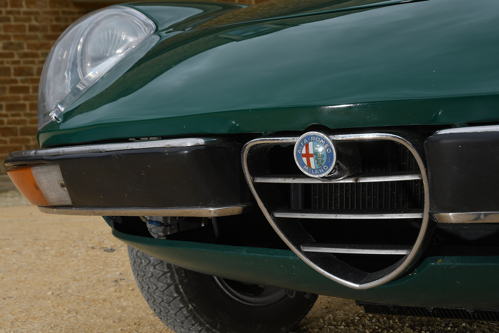 Classic & Sports Car – Recapturing a much-loved Alfa Romeo Spider