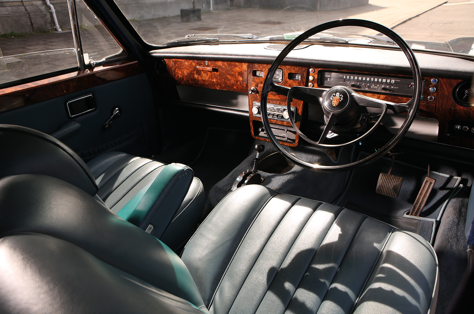 Classic & Sports Car – Battle for the boardroom: Austin 3 Litre vs Ford Executive vs Vauxhall Viscount