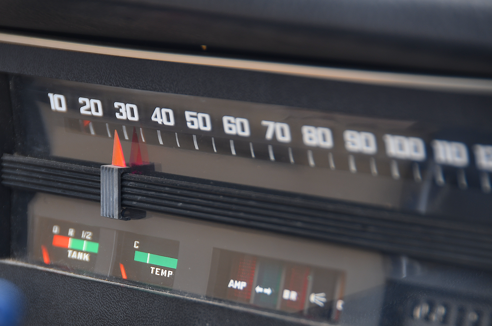 Classic & Sports Car – Executive elegance: Volvo 164 vs Daimler Sovereign 2.8