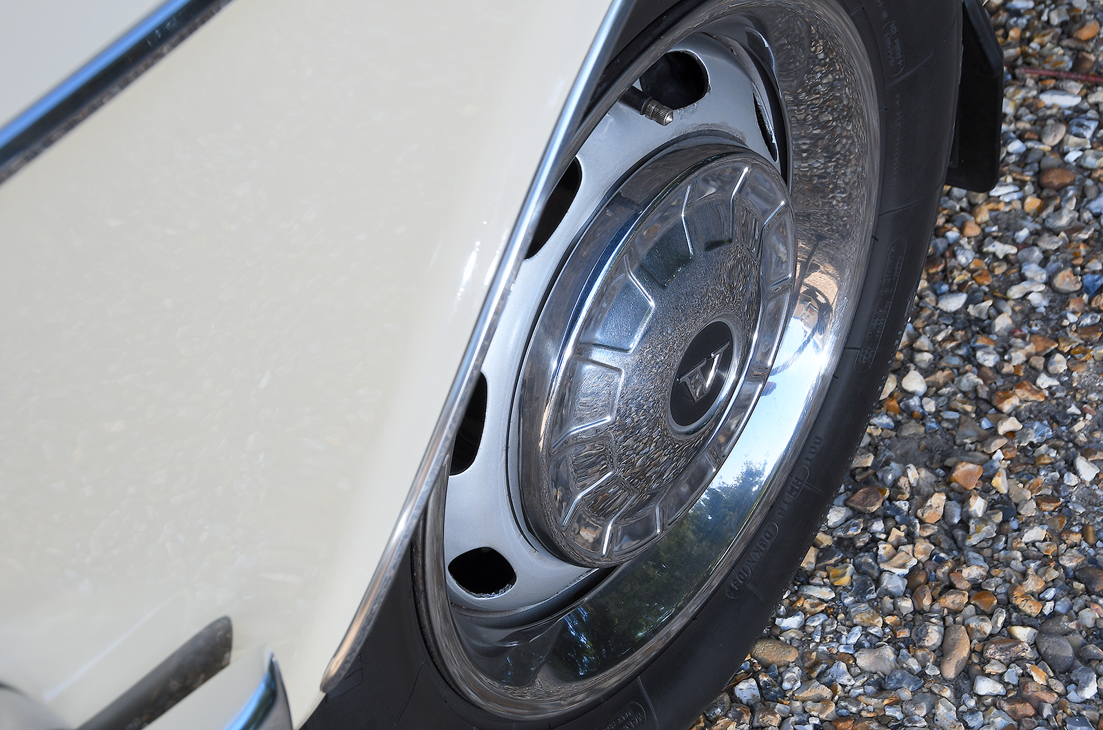 Classic & Sports Car – Executive elegance: Volvo 164 vs Daimler Sovereign 2.8