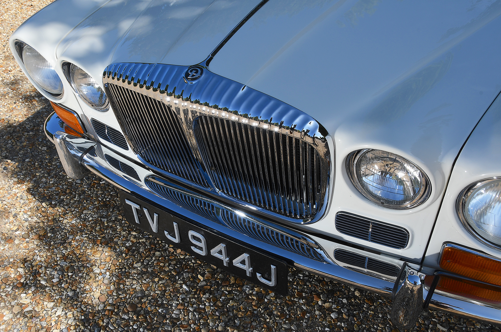 Classic & Sports Car – Executive elegance: Volvo 164 vs Daimler Sovereign 2.8