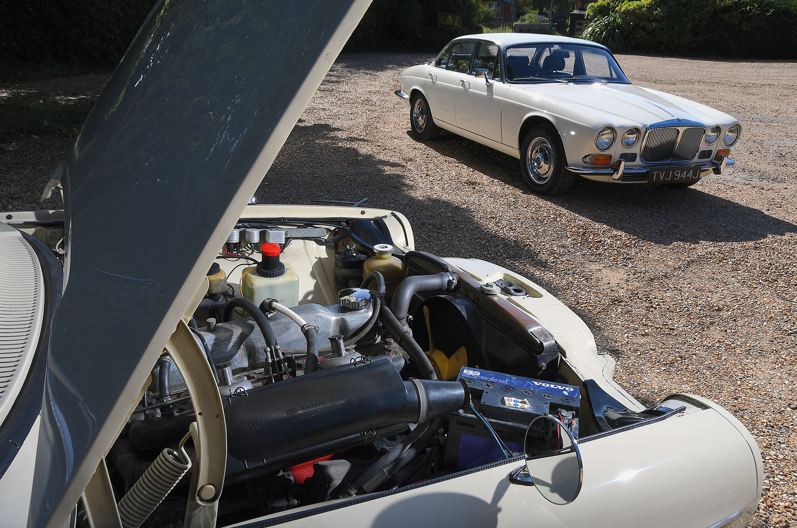 Classic & Sports Car – Executive elegance: Volvo 164 vs Daimler Sovereign 2.8