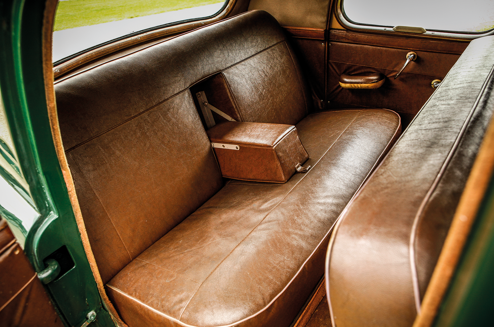 Classic & Sports Car – A touch of class: Sunbeam MkIII vs Singer Hunter