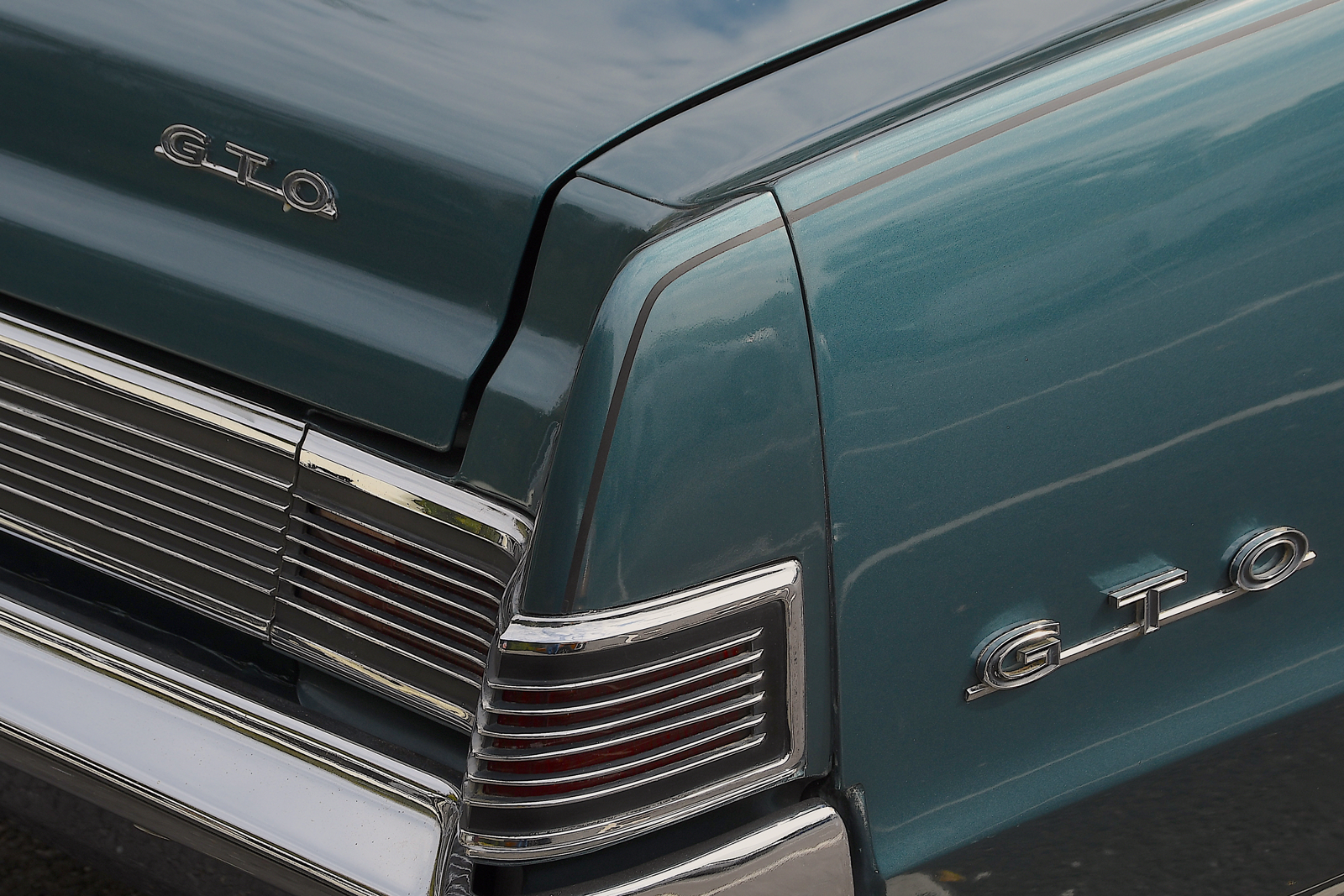 Classic & Sports Car – Pacific reunion: Nissan Skyline GT-R vs Pontiac Tempest Le Mans GTO