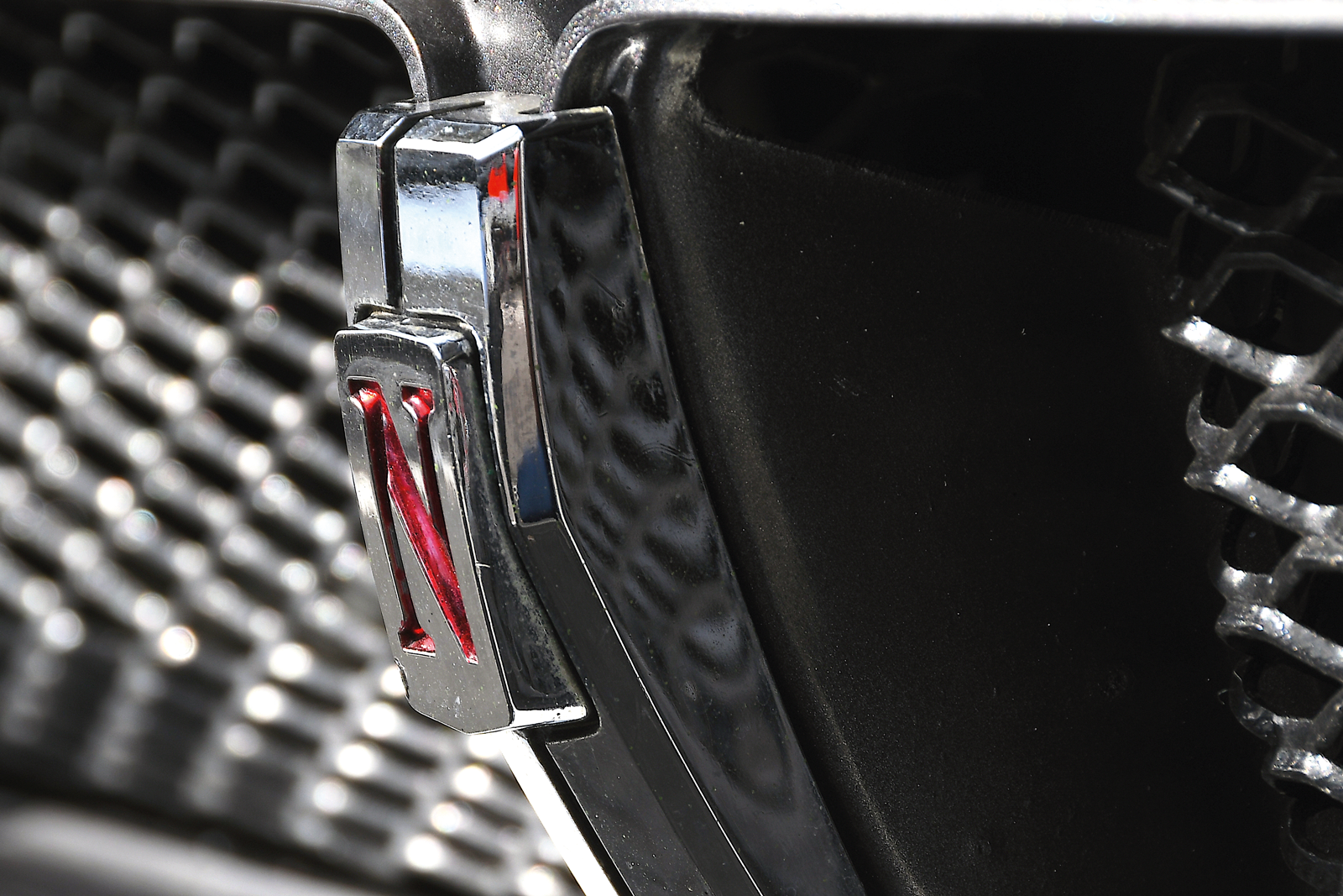 Classic & Sports Car – Pacific reunion: Nissan Skyline GT-R vs Pontiac Tempest Le Mans GTO